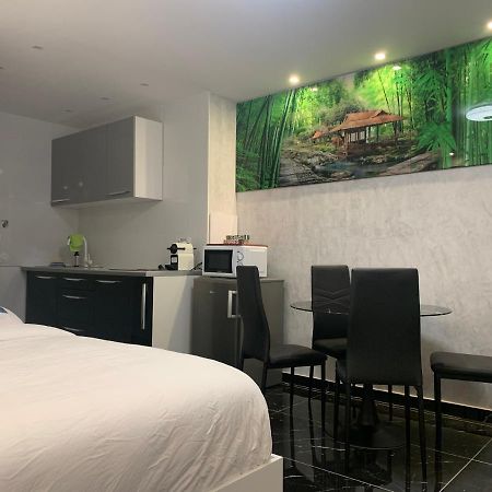Appartement Les Pieds Dans L'Eau Saint-Laurent-du-Var Luaran gambar