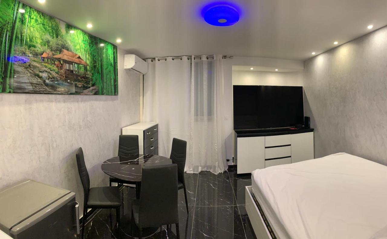 Appartement Les Pieds Dans L'Eau Saint-Laurent-du-Var Luaran gambar